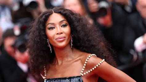 naomi campbell naked|Naomi Campbell komplett hüllenlos: Sie posiert nackt